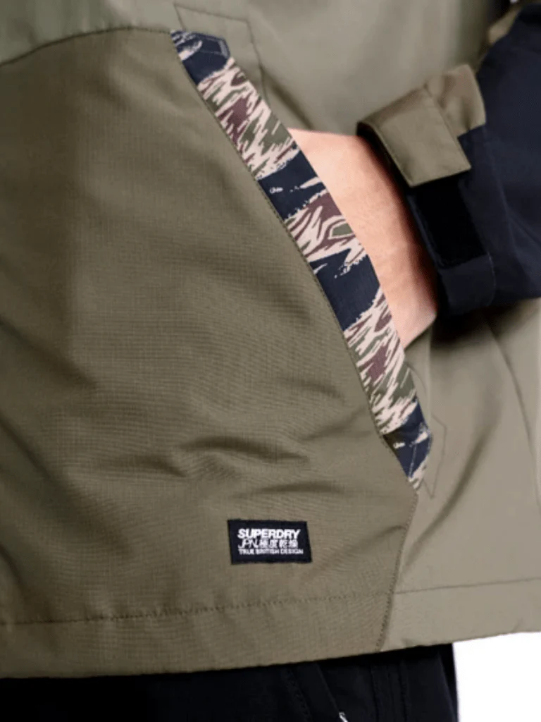 Armégrön Superdry Windbreaker för män - Bild 7