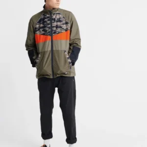 Armégrön Superdry Windbreaker för män